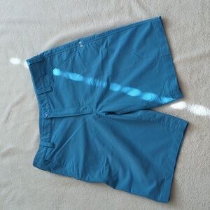 Under Armour golf short